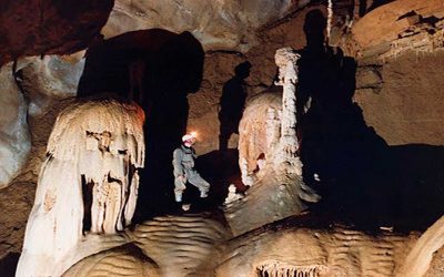 Espeleotemas del Bajo Deba (1): estalactitas, estalagmitas y columnas