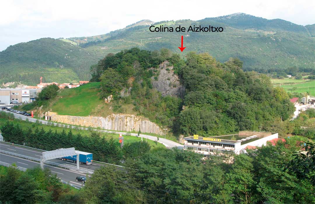 aizkoltxo. colina kárstica en peligro